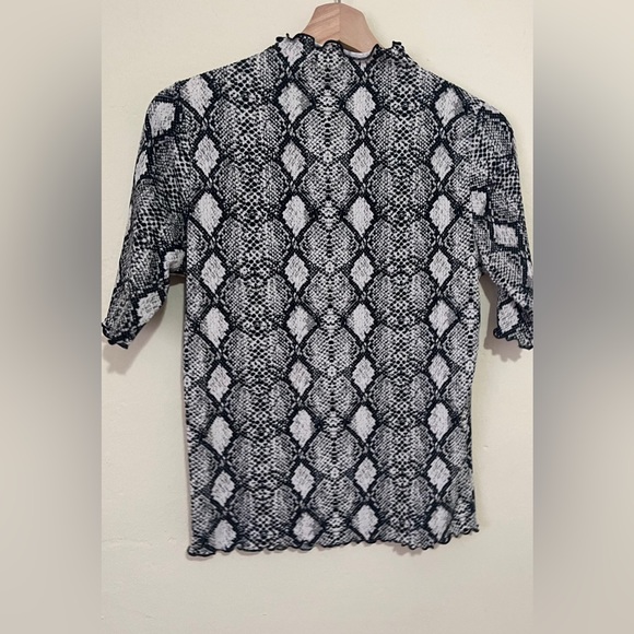 Animal Print Top - Picture 2 of 2